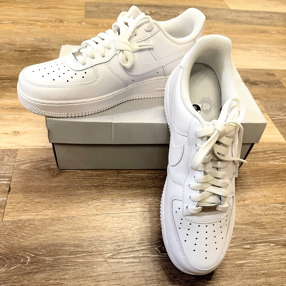 NWB NIKE AIR FORCE 1 ‘07 sneakers